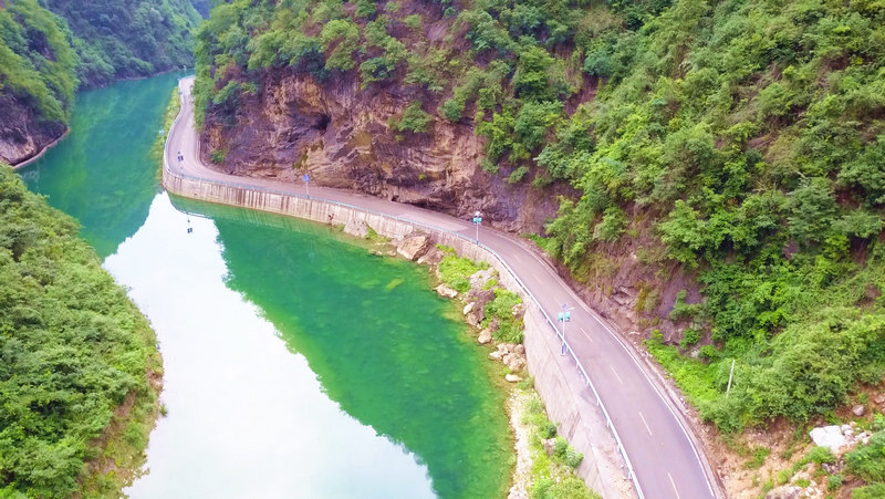 旅游路。
