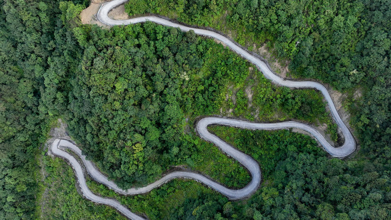 乡村公路。王印摄