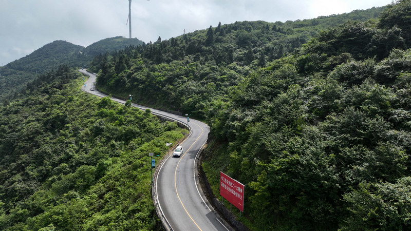 乡村公路。王印摄