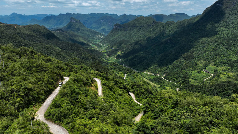 乡村公路。王印摄