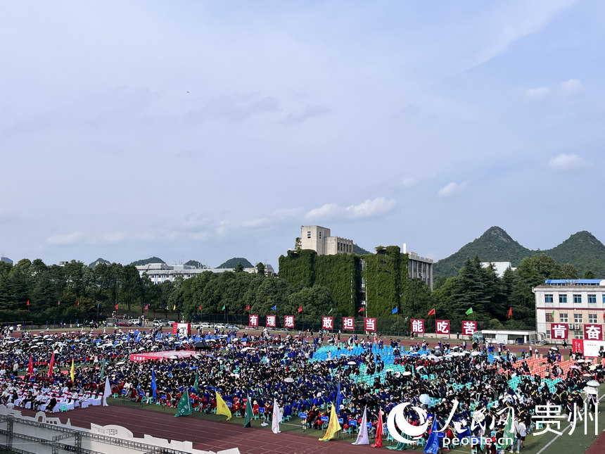 貴州大學2023屆畢業典禮暨學位授予儀式現場。 人民網 陳潔泉攝