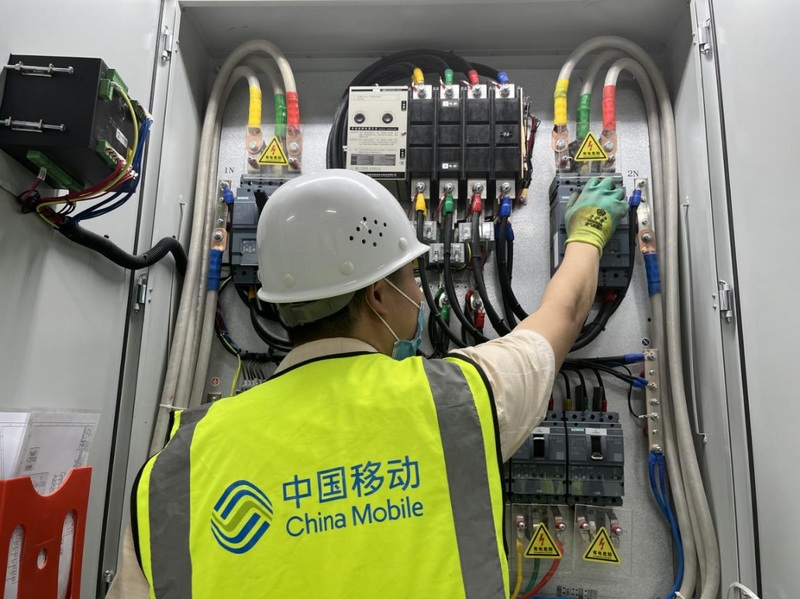 1 图为贵州移动公司贵州人员对地铁3号线进行网速测试。