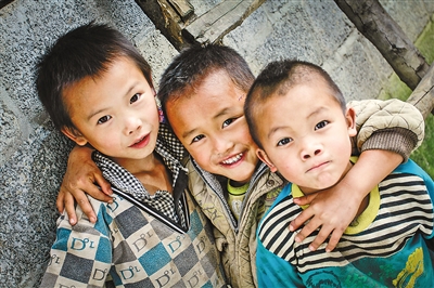 拍攝團拍攝的望謨縣麻山鎮前鋒村的兒童。