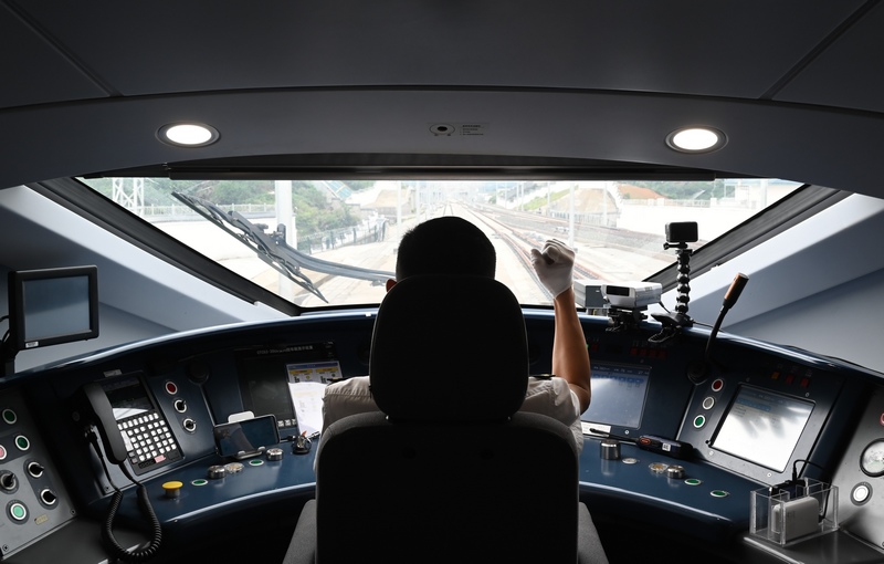 7月5日，贵南高铁贵州段进入按图行车试验。洪应龙 摄