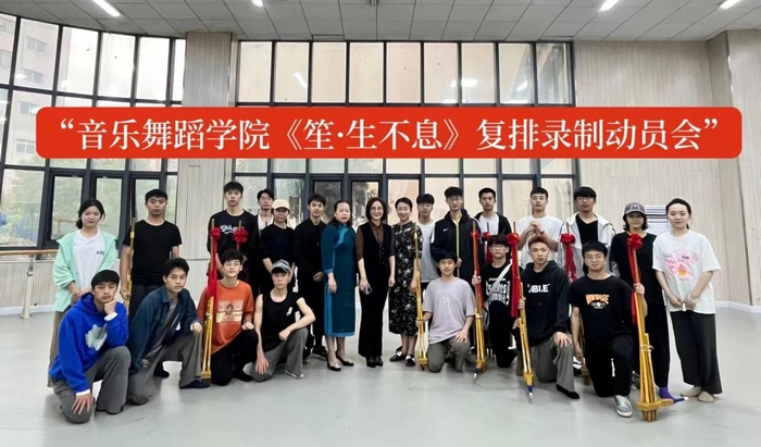 团队合影.jpg