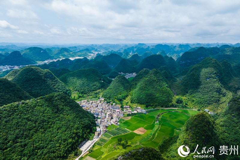 在贵州长顺县永增村，生态优美、产业兴旺，人与自然和谐共生。人民网 涂敏摄