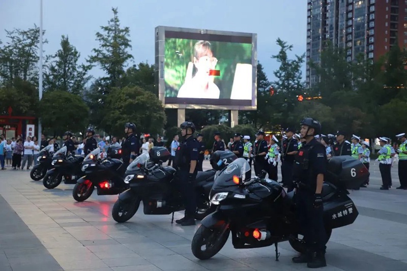 2水城公安開展第一次夏夜治安巡查宣防集中統一行動。