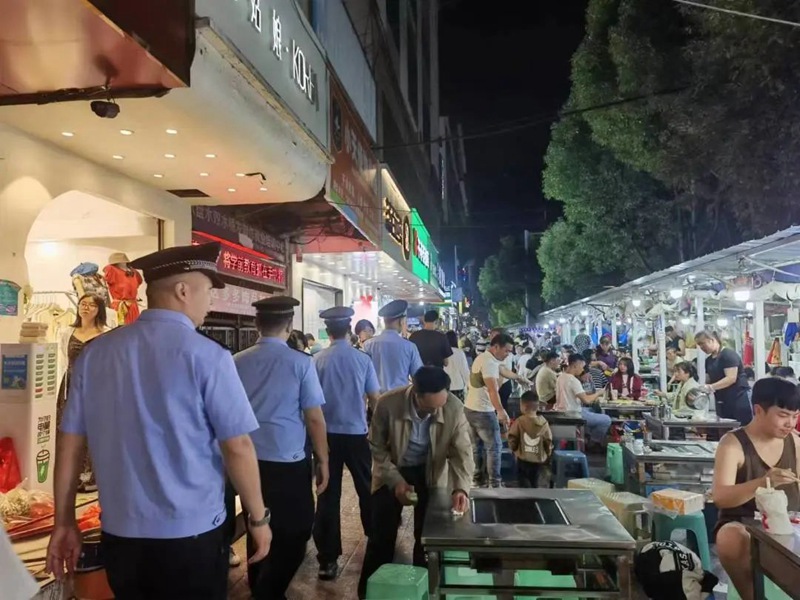 5水城公安開展第一次夏夜治安巡查宣防集中統一行動。
