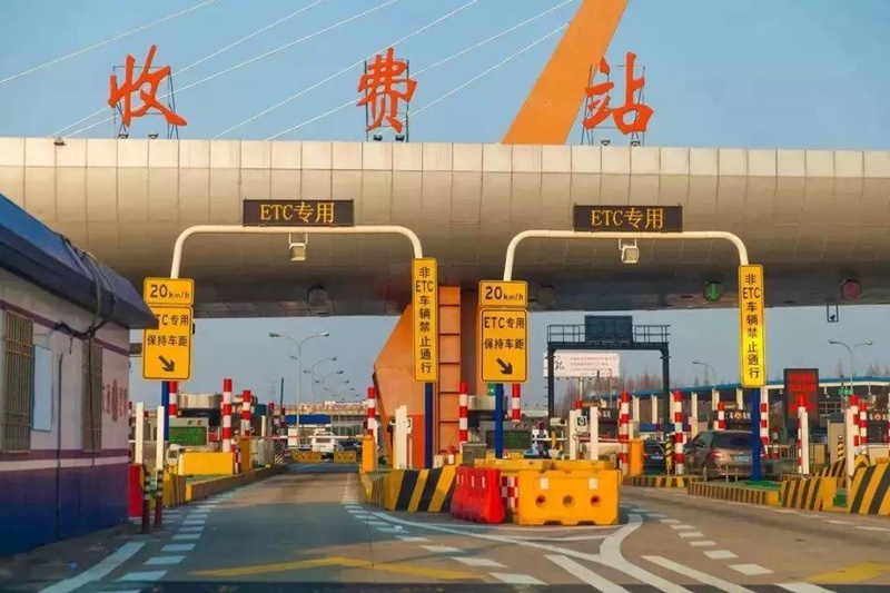 高速公路收费站的ETC通道。