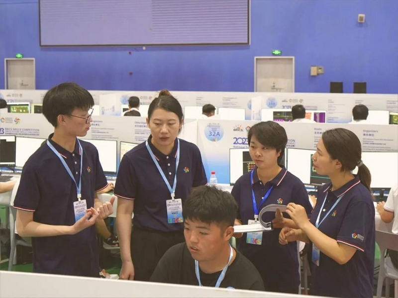 裁判认真执裁。