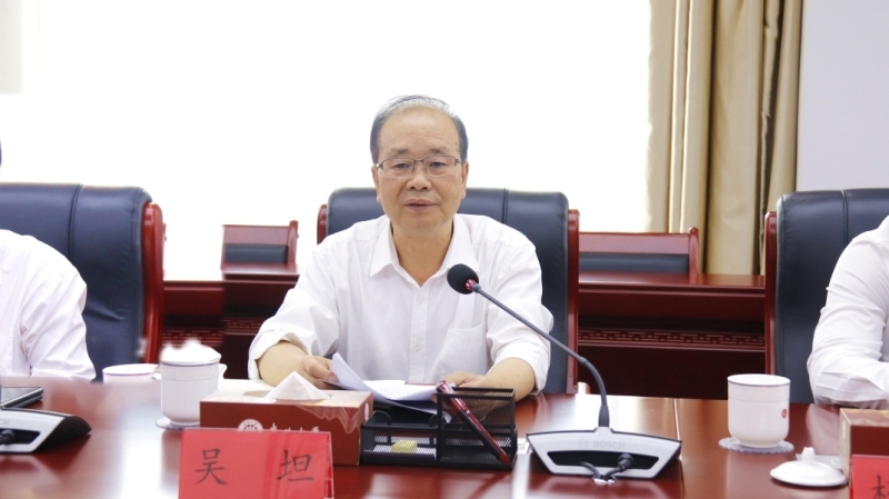 贵州省乡村振兴局党组副书记、副局长吴坦讲话。