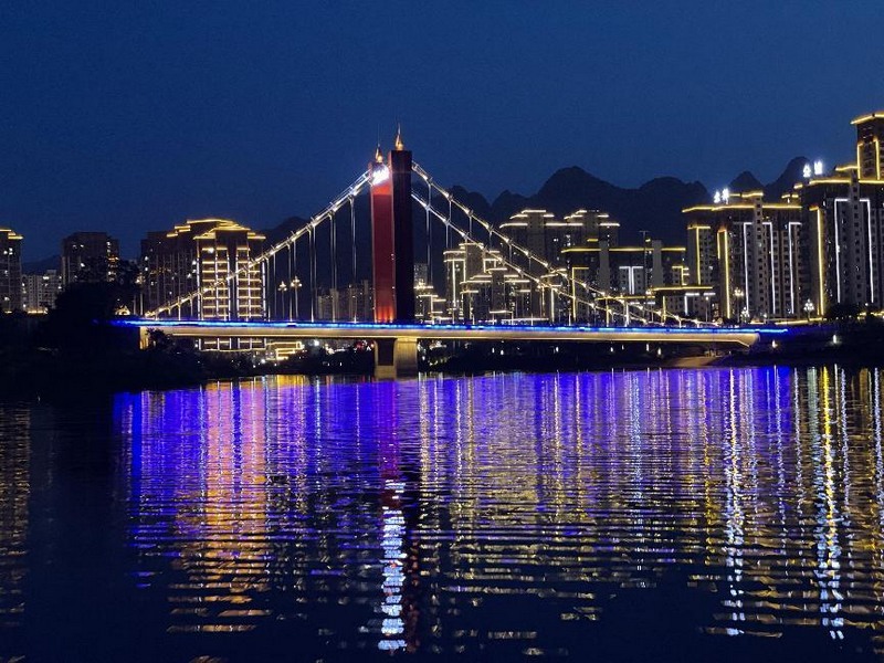 湖城夜色。