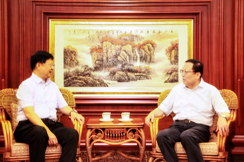 1 北京大学党委书记郝平会见贵州民族大学党委书记褚光荣一行。