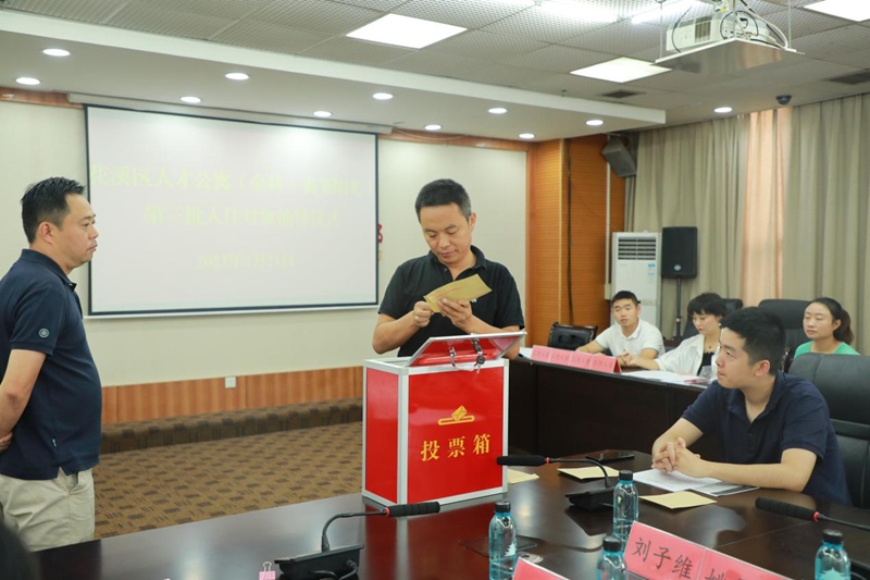 抽签仪式现场。