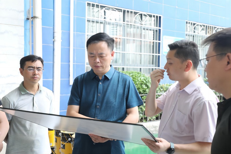 王黔调研重点项目建设推进情况。李加兵摄