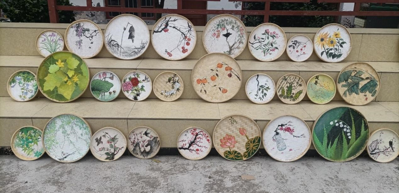 绘制完成的簸箕画。