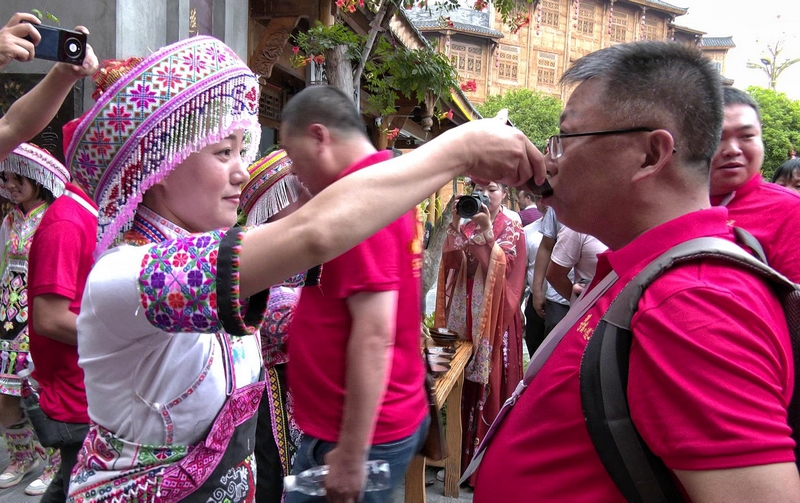 攔門酒。劉秀娟攝