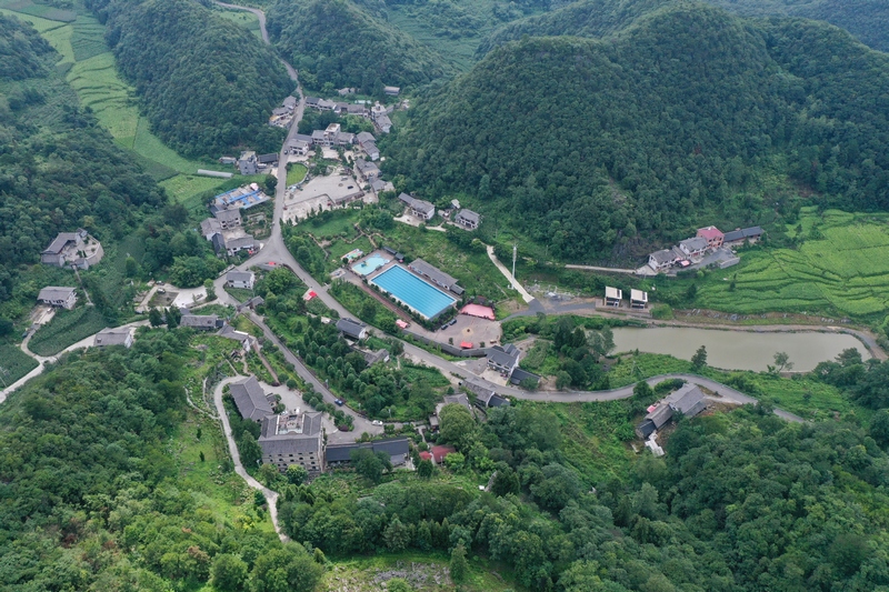 戛木管理区海恩底度假村全貌。李华摄