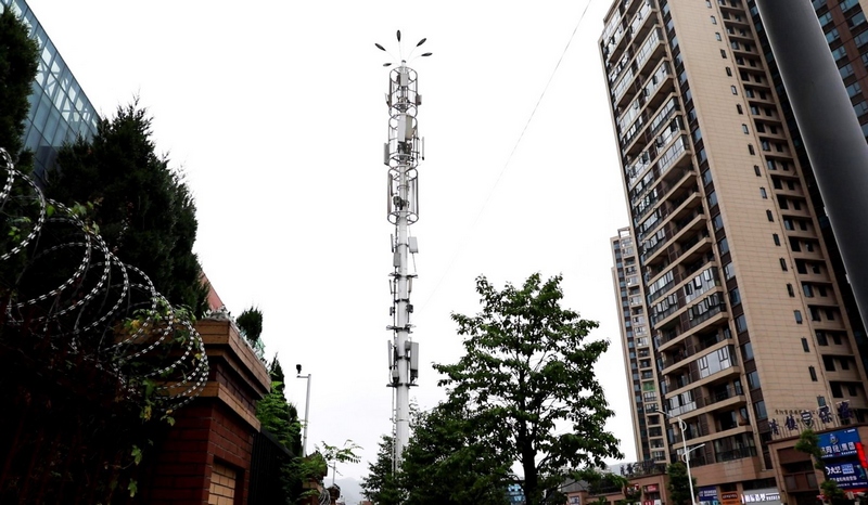 位於城區的5G通信鐵塔。彭克貴攝