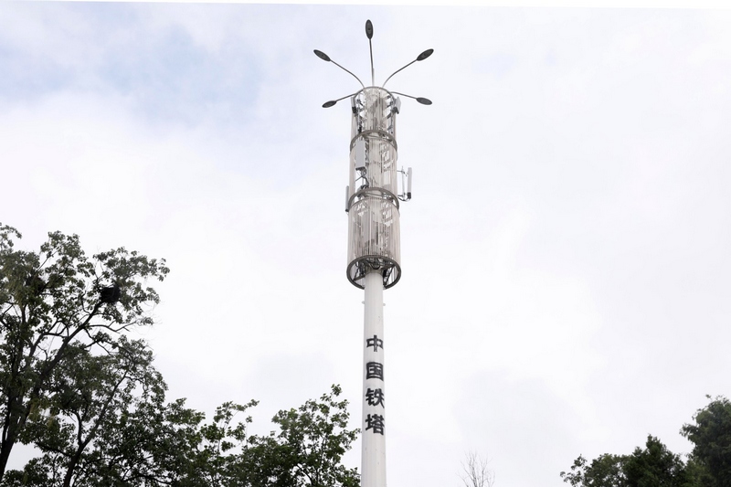 位於城區的5G通信鐵塔。彭克貴攝
