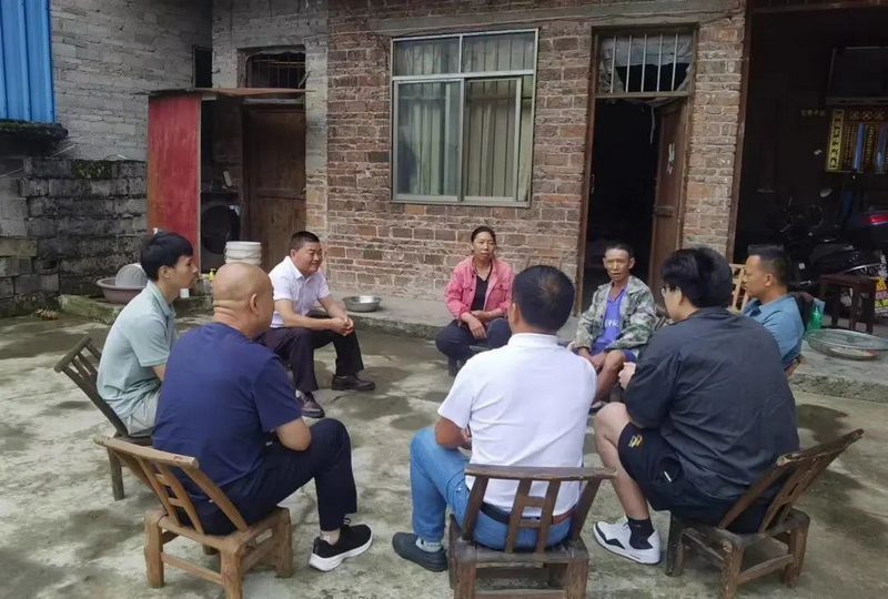 现场调解会。张倩雯摄