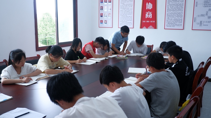 习水：校镇携手 让孩子假期有“趣”处。