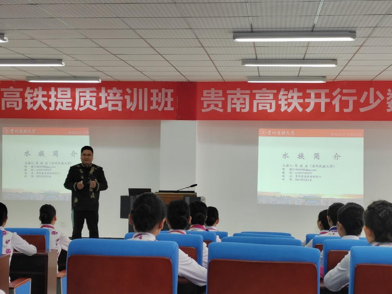 韦述启老师进行现场培训教学。