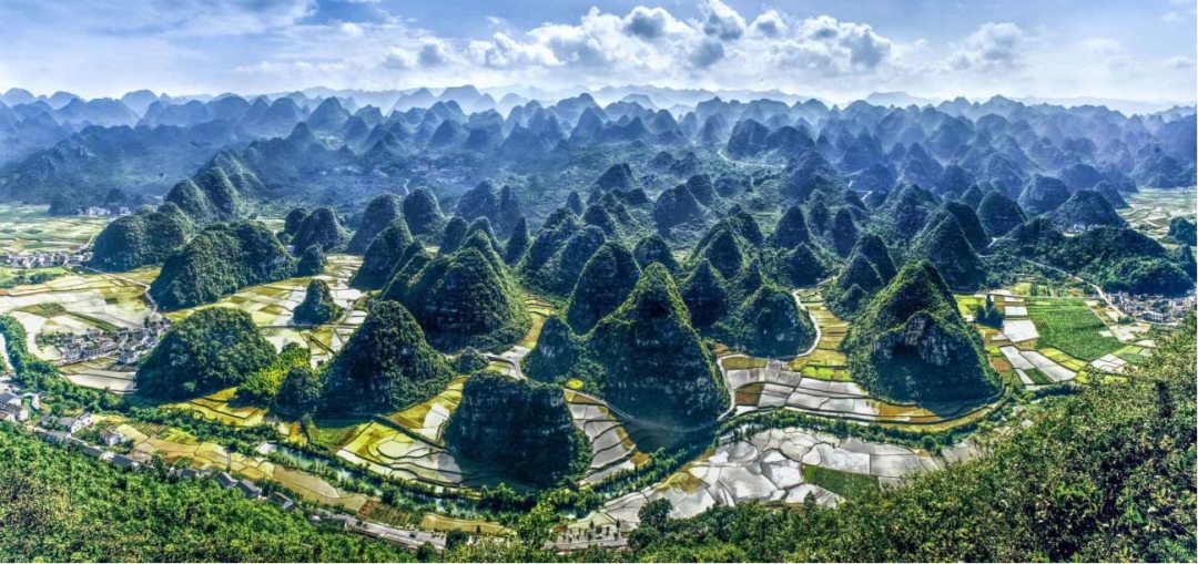 黔西南万峰林。