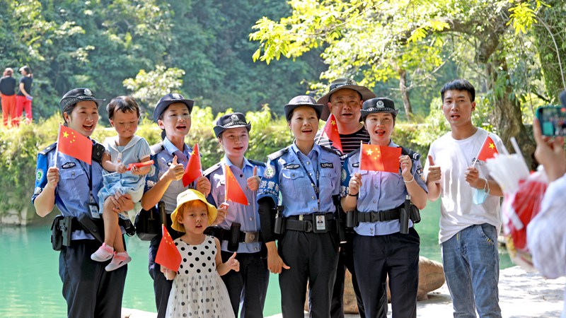 荔波旅游警察获游客认可。