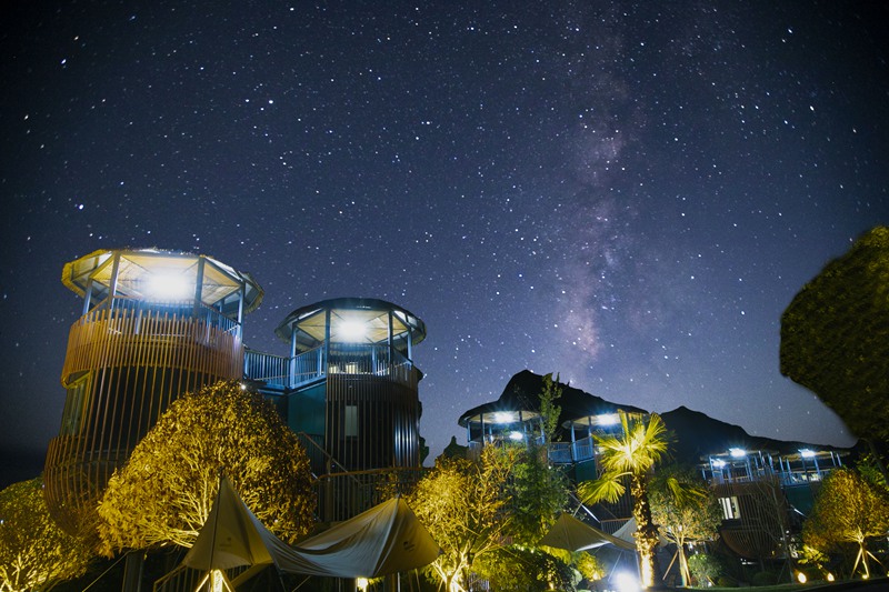 长顺县神泉谷景区打造的萤火虫酒店。长顺县融媒体中心供图