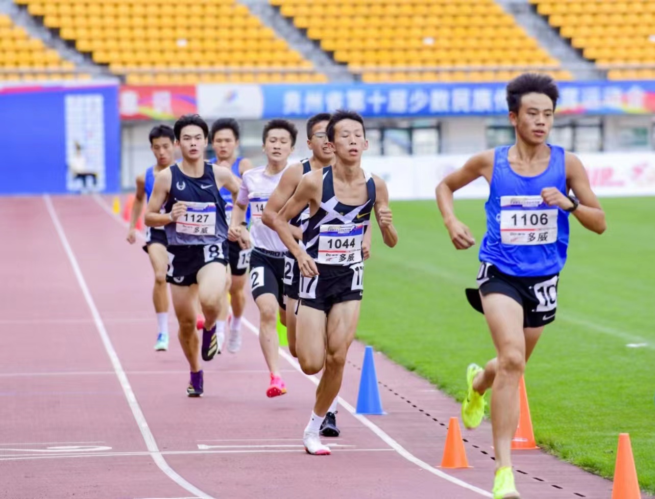 跑步比赛。陈钟摄