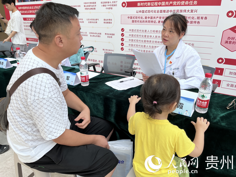 义诊活动现场。人民网 陈洁泉摄