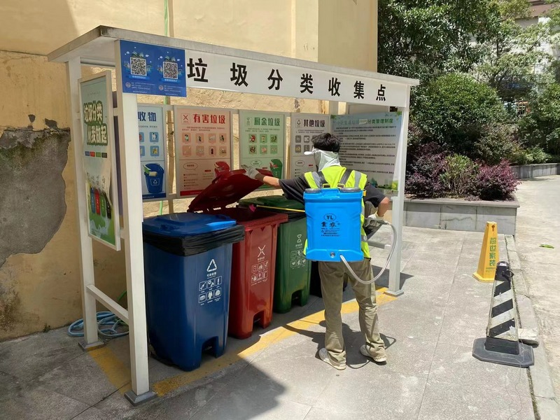 2.小碧乡开展爱国卫生防蚊灭蚊统一行动.jpg