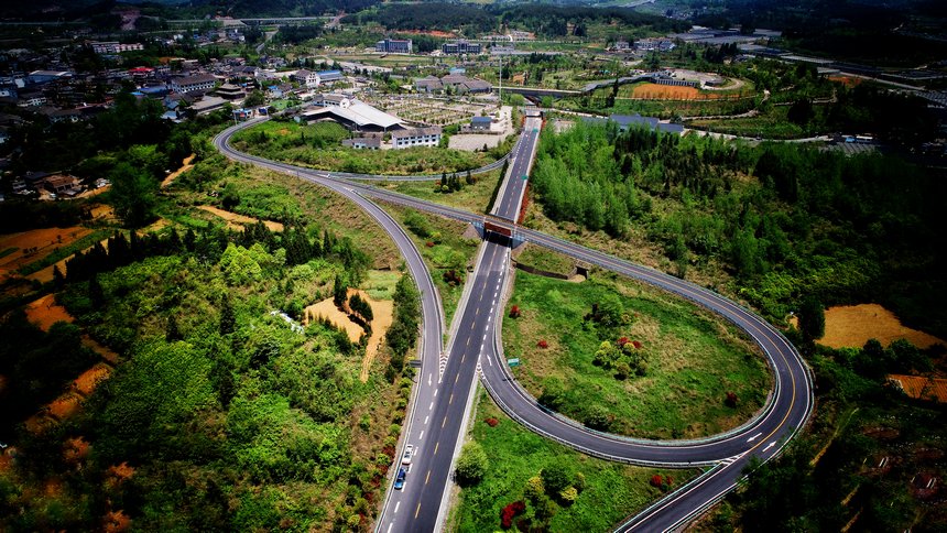 贵狮线羊昌互通匝道。贵阳公路局供图