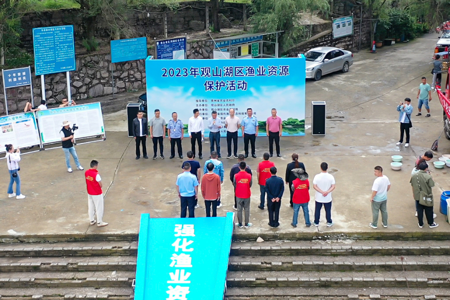 觀山湖區政府副區長馬建宏及省、市、區相關部門負責人參加活動。