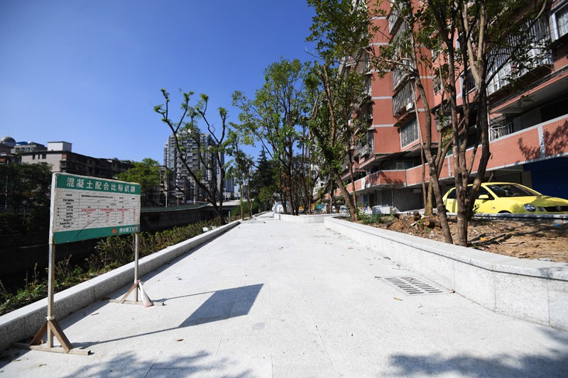 集贤巷片区14号院地面石材铺装已全部完工。