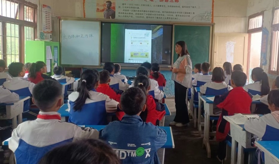 王正琴在農場小學踏上了教書育人之路。