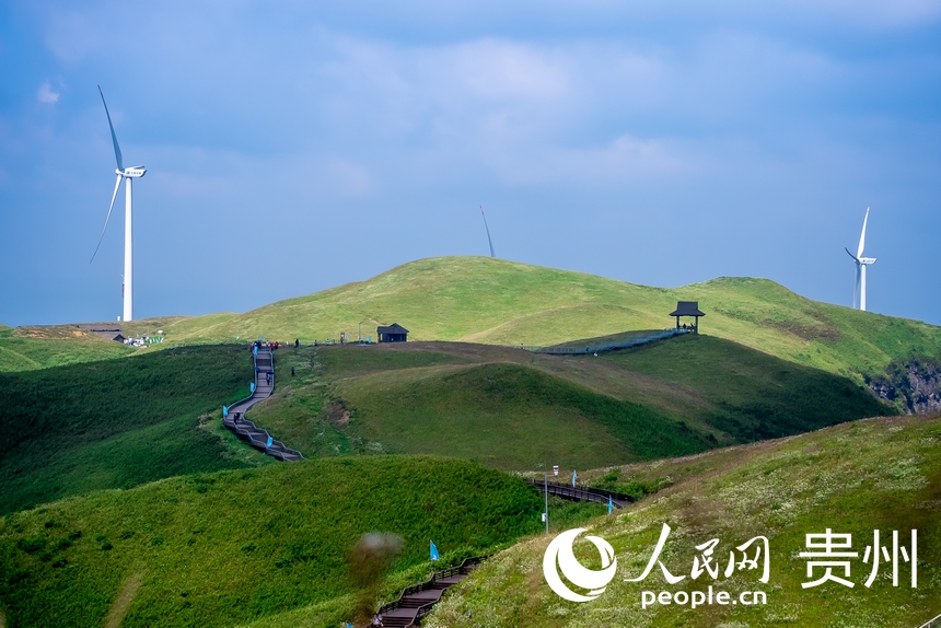 航拍2023年阿西裡西高原山地穿越賽場地，赫章縣韭菜坪景區。人民網 涂敏攝