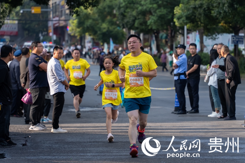 2023年阿西裡西高原山地穿越賽現場。人民網 涂敏攝