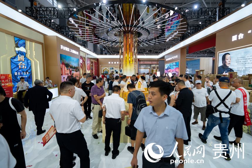 第十二届中国(贵州)国际酒类博览会现场。人民网记者 涂敏摄