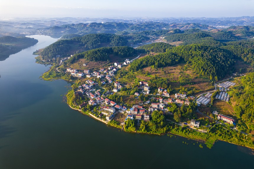 2023年9月18日拍摄的贵州省毕节市百里杜鹃管理区金坡苗族彝族满族乡附源村（无人机照片）。