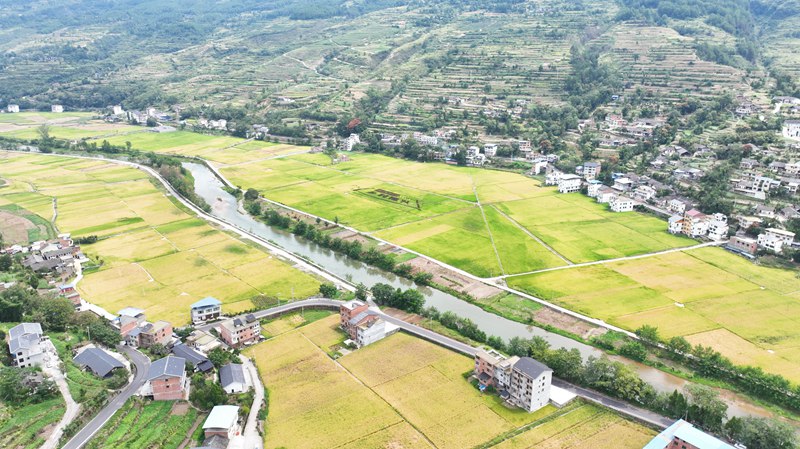 1、桐梓县狮溪镇大坝。 陈桂良摄