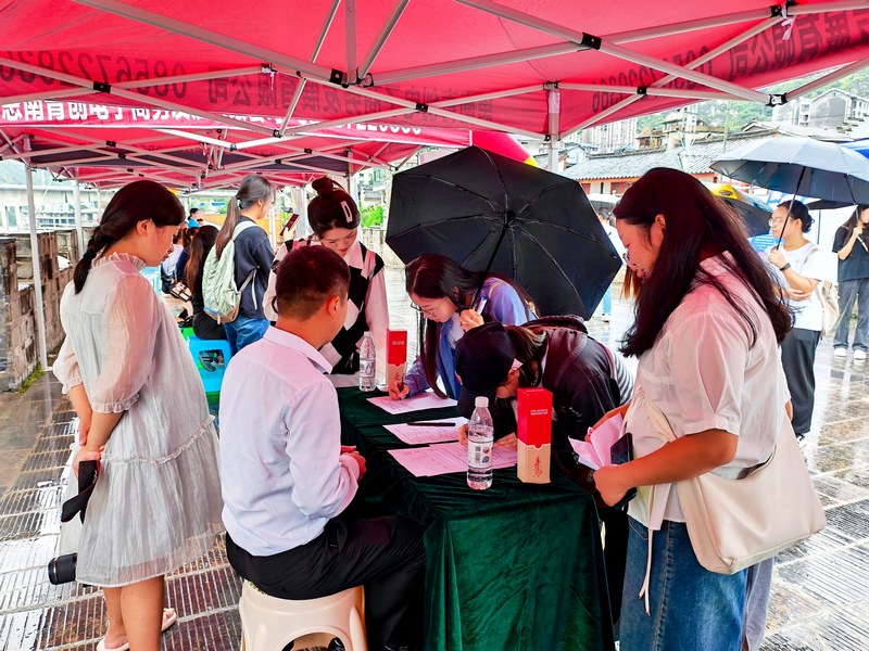 招聘会现场 (2).jpg