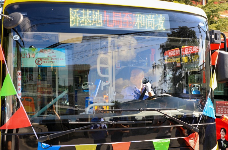 K52路公交专线司机整装待发。