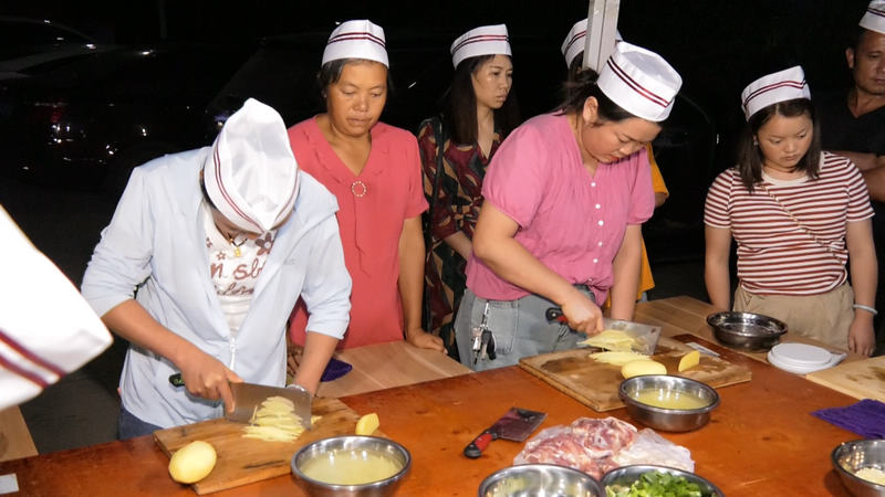 授课现场。黄晓箐摄