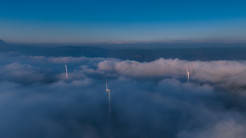 2023年10月4日拍摄的贵州省毕节市威宁彝族回族苗族自治县海拉风电场（无人机照片）。