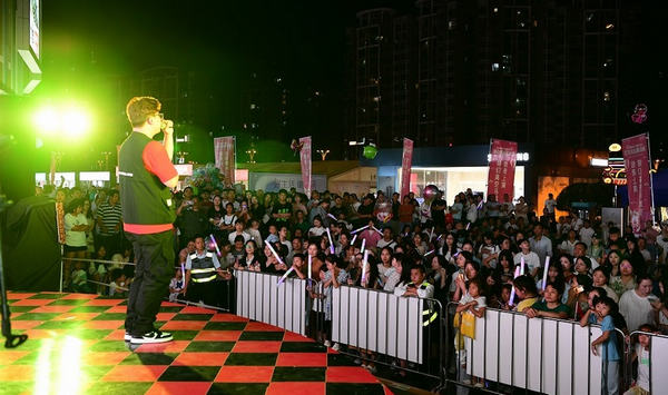  这个PLUS版假期！观山湖区旅游、消费、出行热度蹭蹭UP                                                                                                          10月7日，从观山湖区交通运输局获悉，今年中秋、国庆“双节”假期（含节前一天）旅客出行需求旺盛，贵阳北站、金阳客车站累计接待旅客2011641人次，旅客乘车秩序井然，未发生重大安全责任事故。                                                                                                                                                                                                                                                                                                                                                