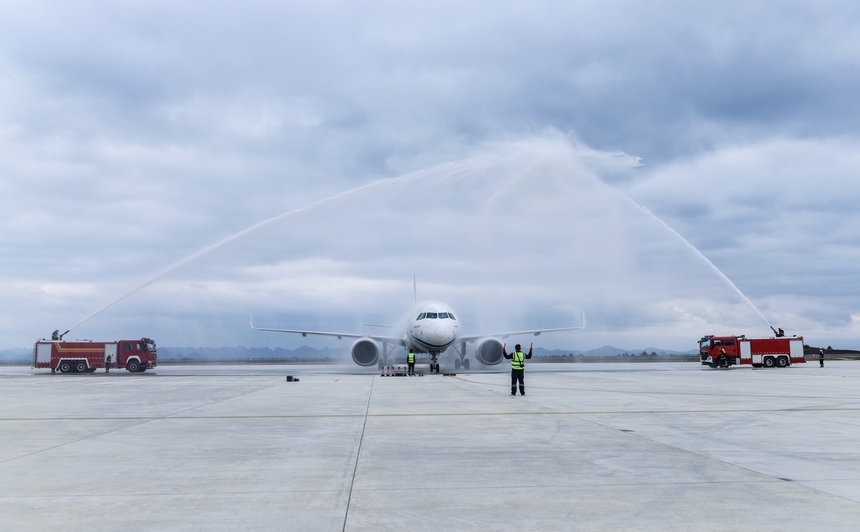 航空器“過水門”。柏祥意攝