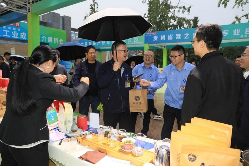 2 、航空工業成都飛機工業（集團）有限責任公司黨委書記、董事長宋承志到展會現場指導工作。.jpg