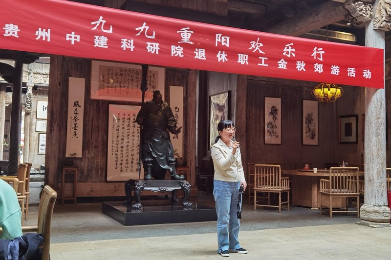 科研院黨委副書記、工會主席黃巧玲講話。